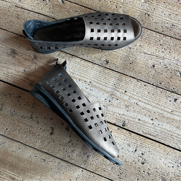 Arche Drick Slip On Brown Bronze Leather Sandal Flat Open Toe Laser Cut Sz39 US8 - Picture 1 of 11